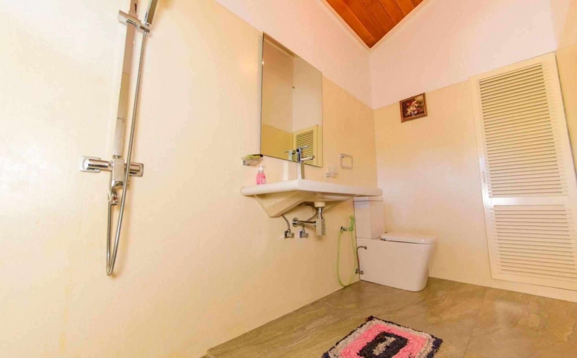 Hikka Hide Villa Hikkaduwa Bagian luar foto
