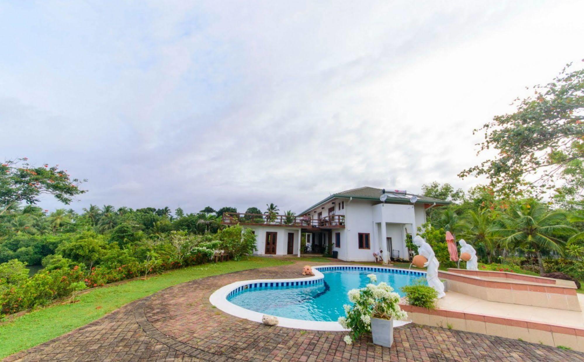 Hikka Hide Villa Hikkaduwa Bagian luar foto