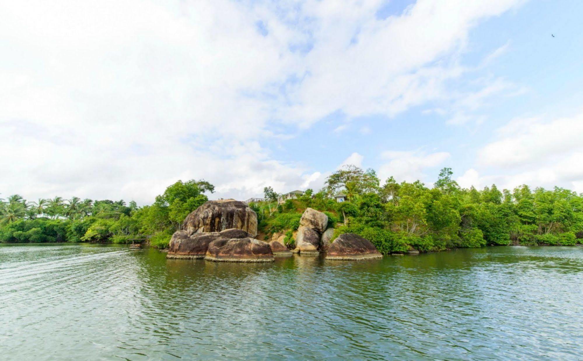 Hikka Hide Villa Hikkaduwa Bagian luar foto
